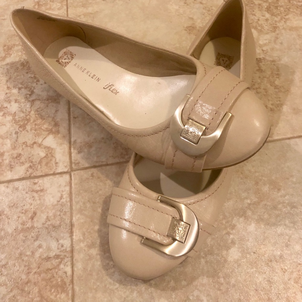 Anne Klein Iflex wedged flats